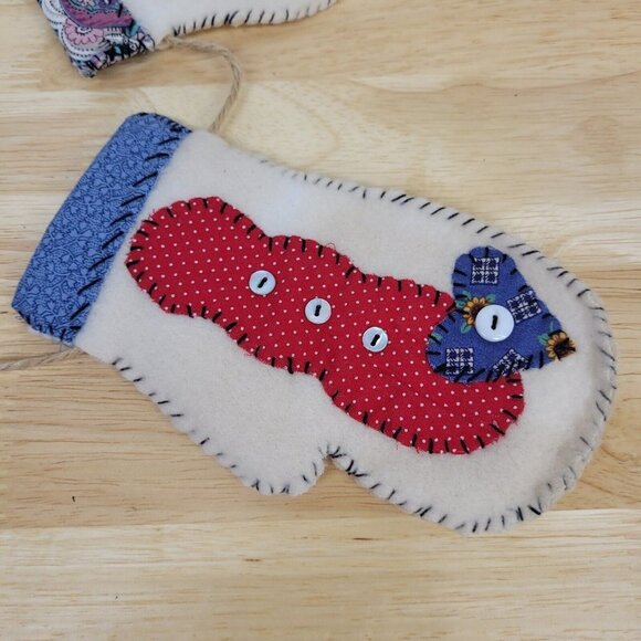 Mini Mitten Christmas Fleece 3D Embellished Garland Country Farmhouse - Picture 5 of 10